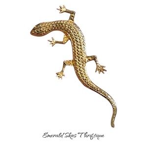 Vintage gold tone gecko brooch, unmarked. Free shipping